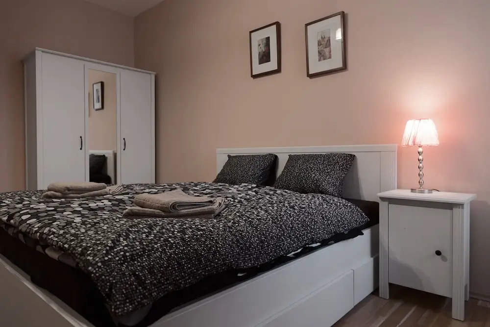 Apartment for 10 Guests Top Center of Prague