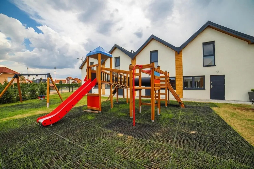 Comfortable holiday homes with a pool, Rewal