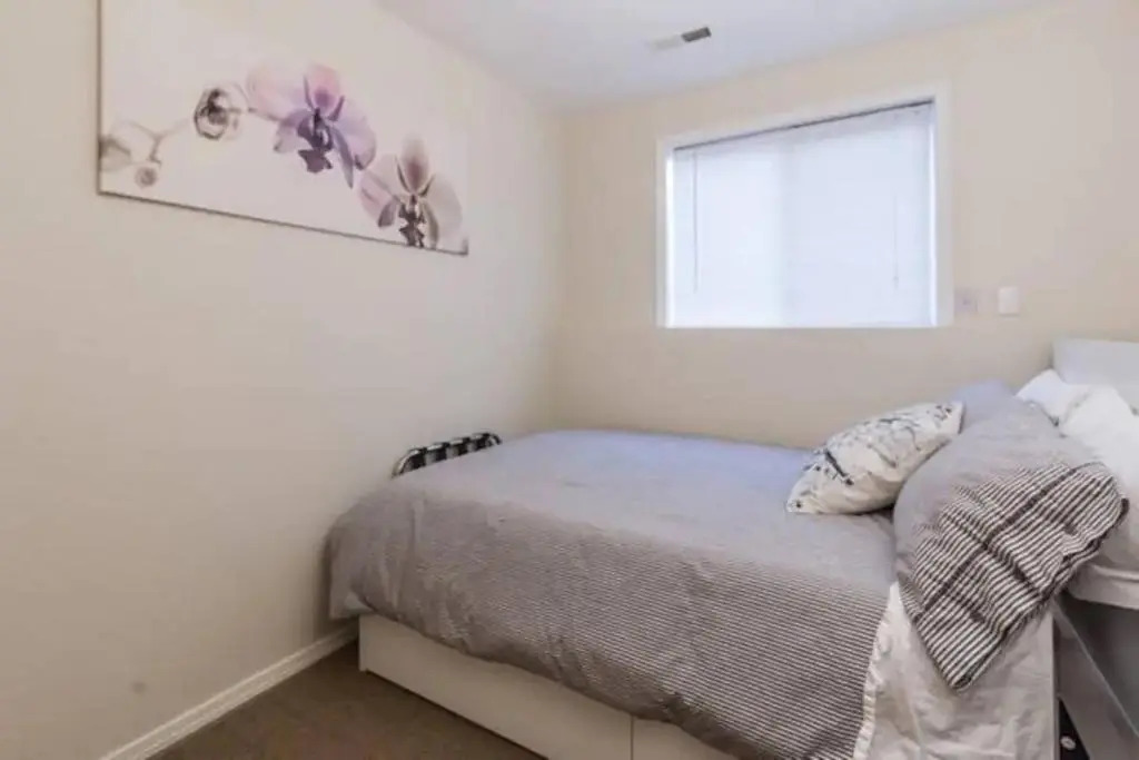Two Bedroom MIL Apartment Close to Airport Link Rail
