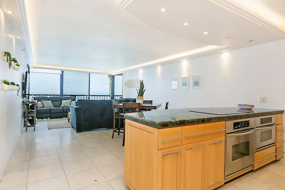 New Listing! Pacific Vista Beach W/ Pool 1 Bedroom Condo