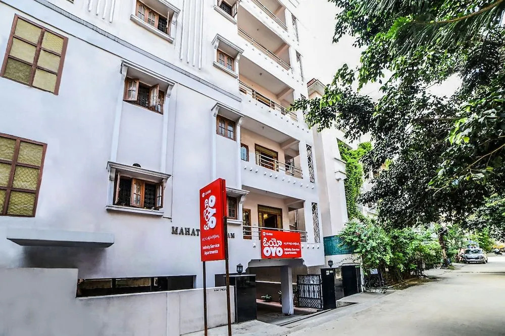 OYO 13498 Infinity Service Apartments