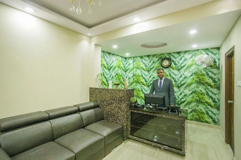 OYO 26963 Hotel Crystal Grandeur