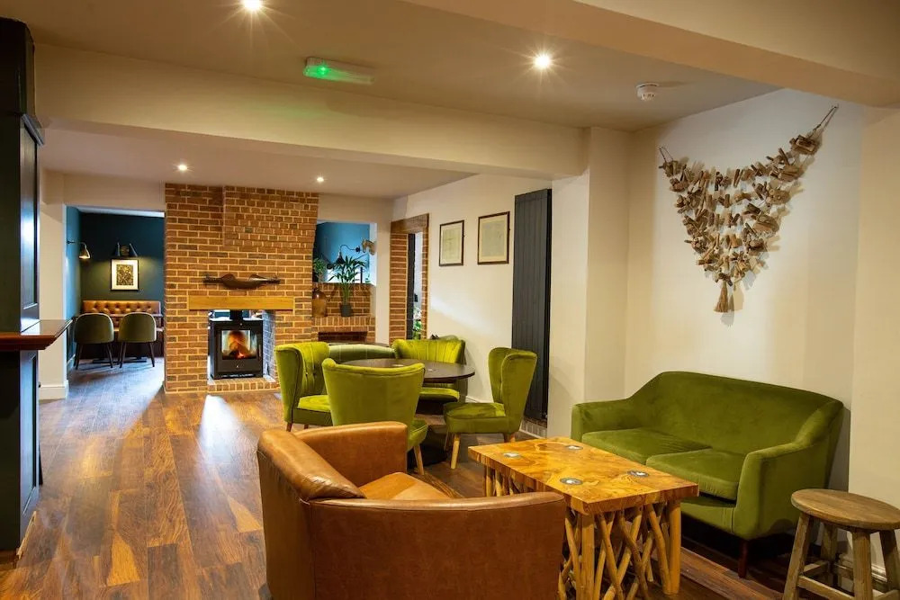 Woodfalls Inn
