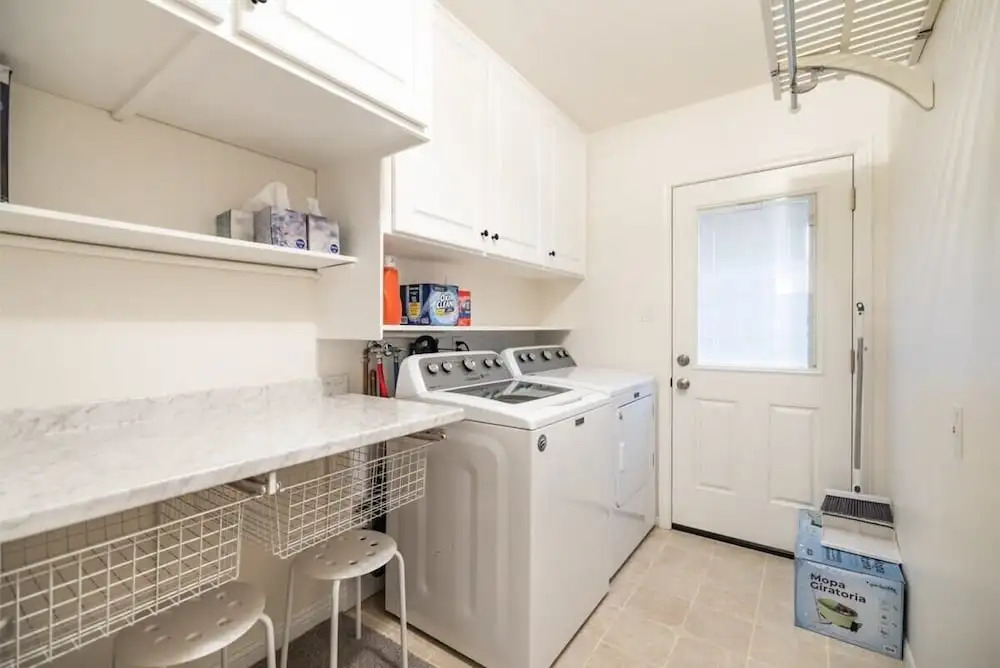 Marbella Lane - Charming 4BR Bungalo for Relaxing Retreat