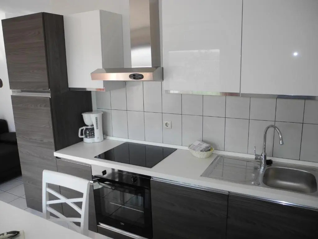 Apartment Damir with Sea View 22 pax