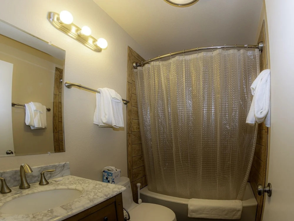 Getaway The Meadows 228a Hotel Style - Sleeps 4 Studio Bedroom Condo