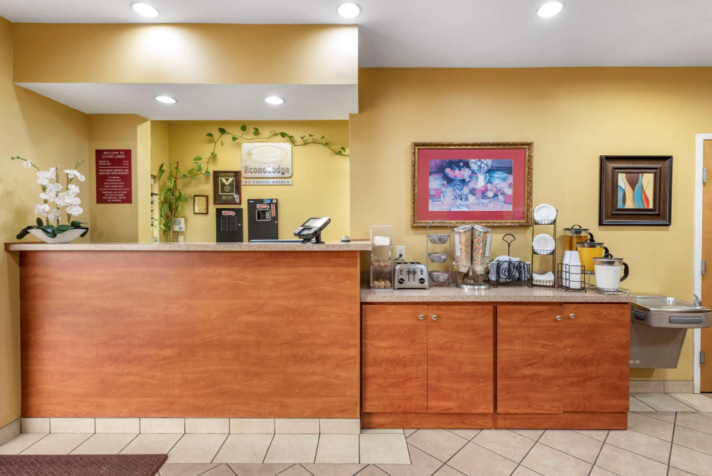 Econo Lodge Louisville Airport