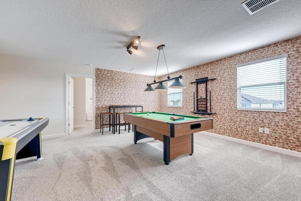 1557 MC - 6BR Poolside Paradise: Ultimate Fun!