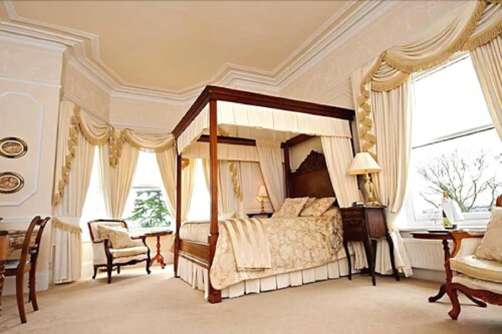Munstone House