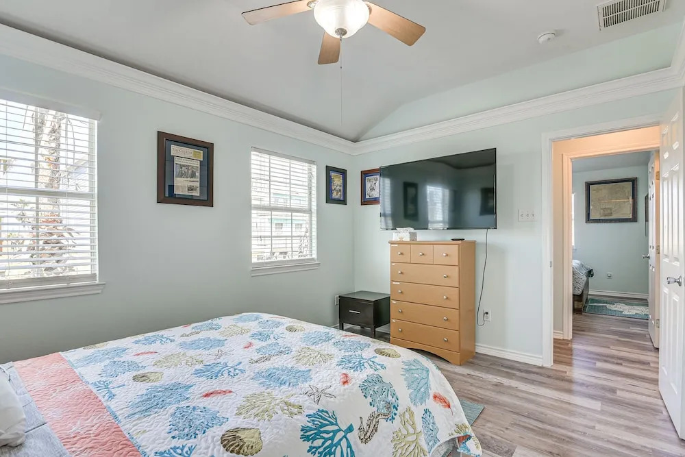 Walk to Shore: Surfside Beach Home w/ Balcony!