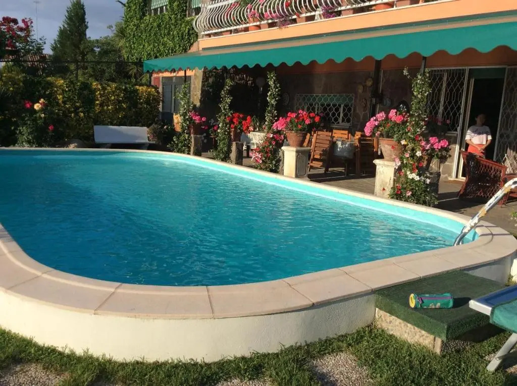 Villa Nanda a 15 minuti da Roma piscina esclusiva , villa nella natura
