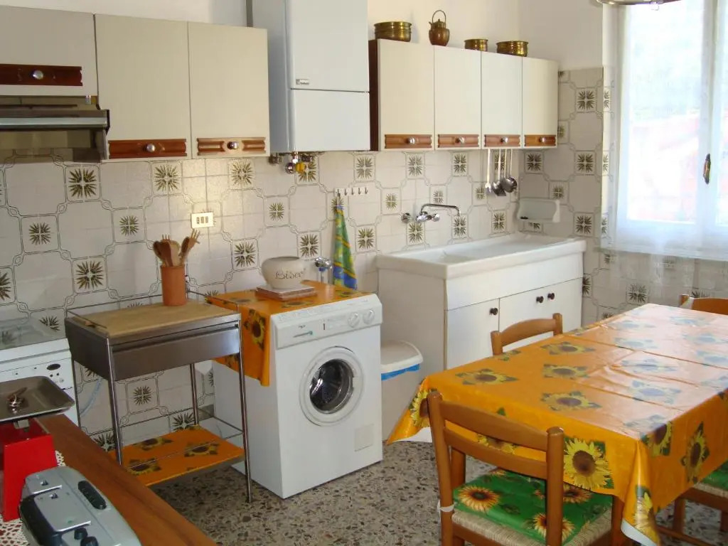 A.A.U.T. Via Bordone 11 - Moneglia (GE) - ITALY CITRA: 010037-LT-0358