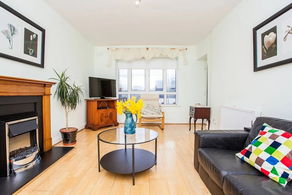 2 Bedroom Apartment 15 Minutes From City Centre
