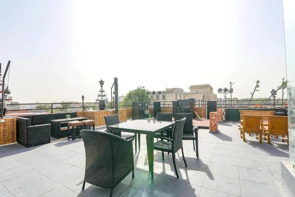 FabHotel SRG Inn