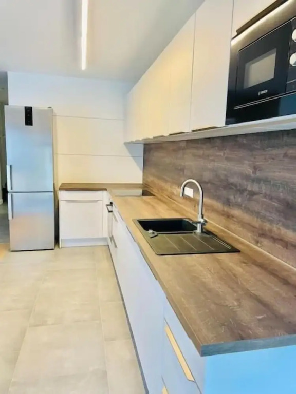 2 Bedrooms Flat in Center with Parking