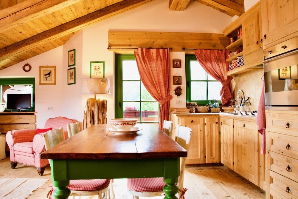 Stylish 2 Bedroom Flat With Beautiful Views