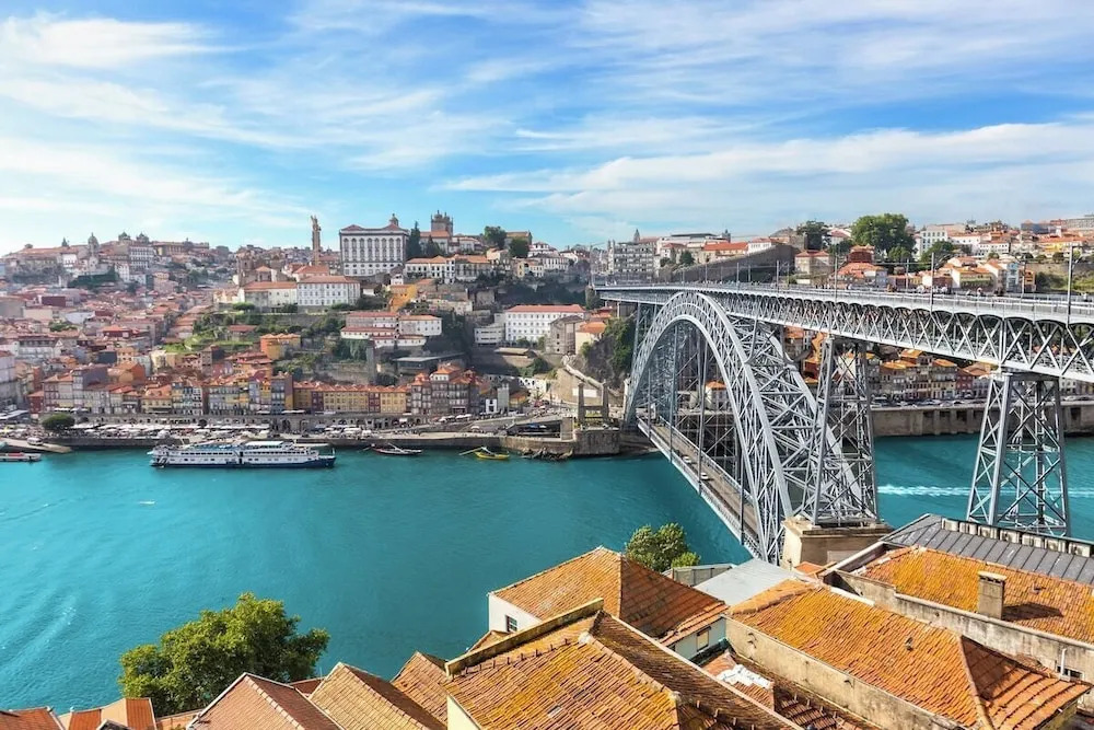 Porto Downtown Studio with Balcony