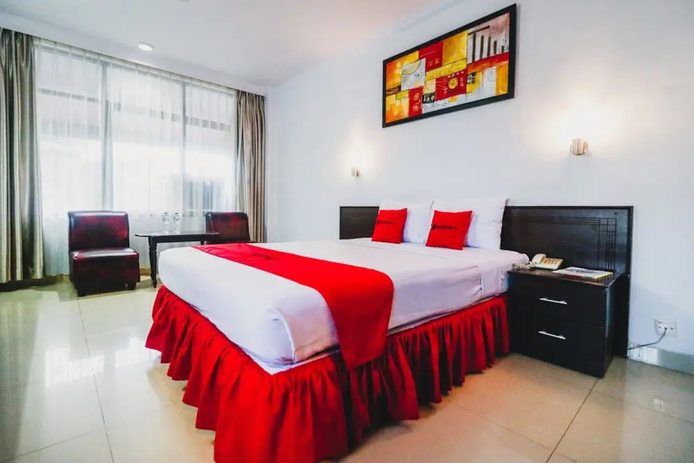 Reddoorz Plus near Mall Ratu Indah 2