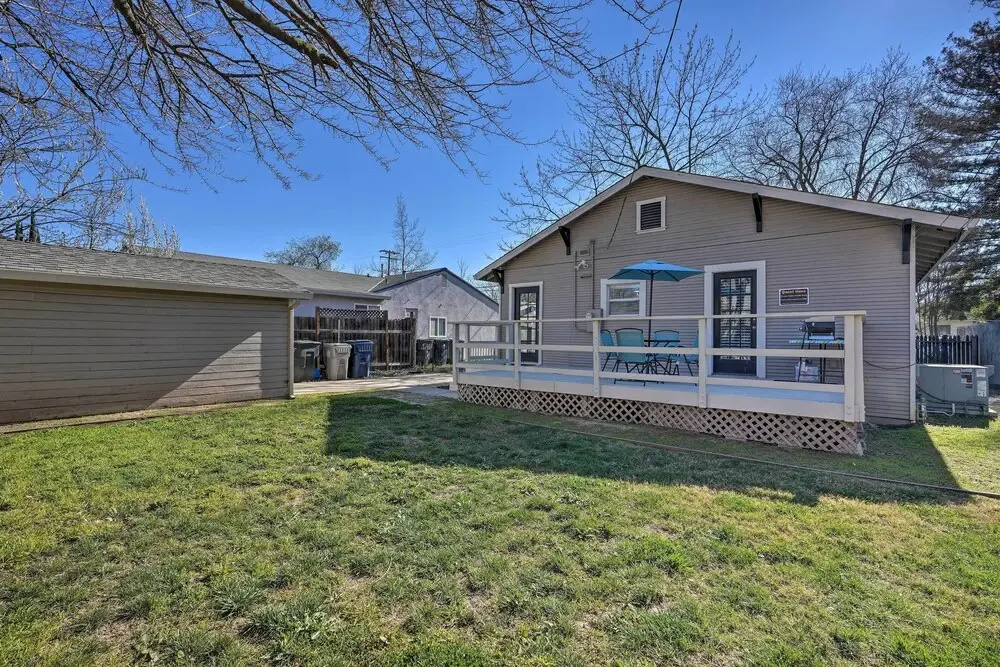 Pet-friendly Sacramento Home ~ 5 to Downtown!
