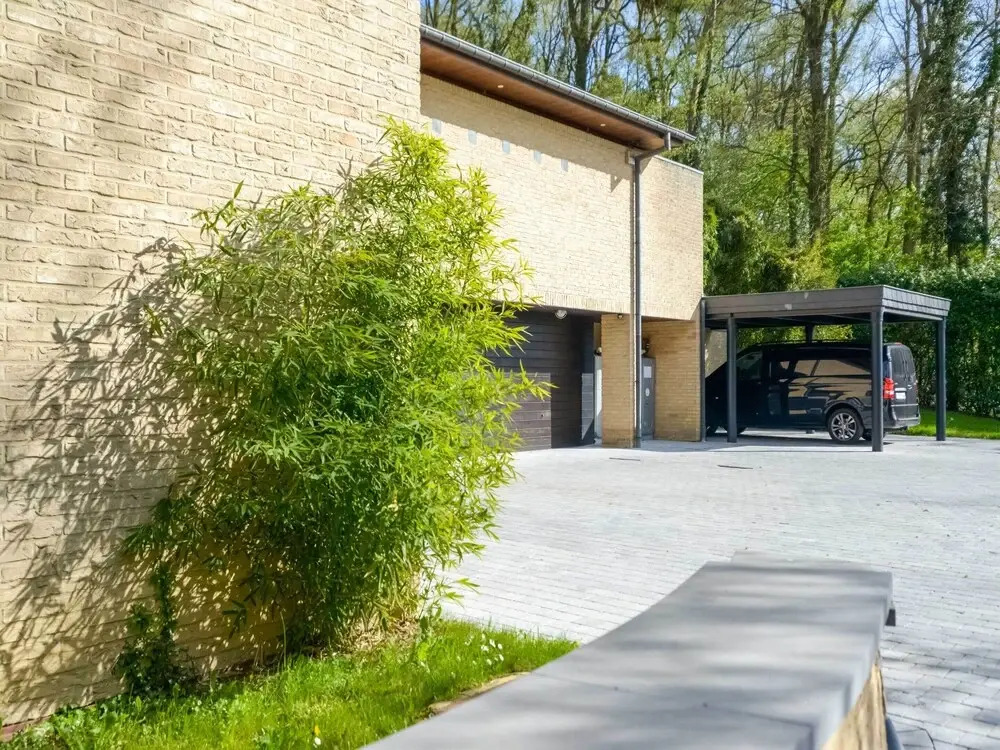 Picturesque Villa With Swimming Pool