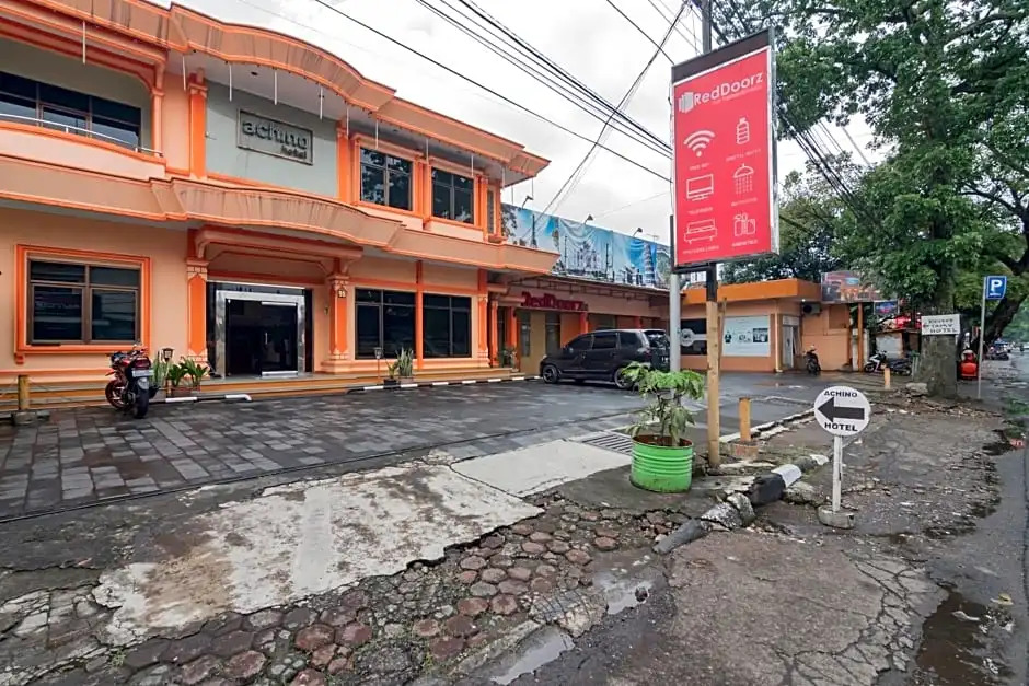 RedDoorz near Tegalega Bandung