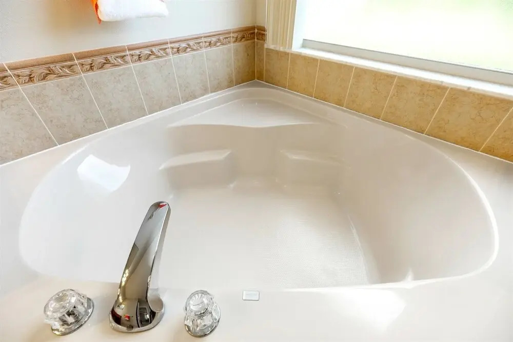 Beautiful 4 Bedroom, 4.5 Bathroom Villa on a Large Corner lot With South Facing Pool & Spa - 502