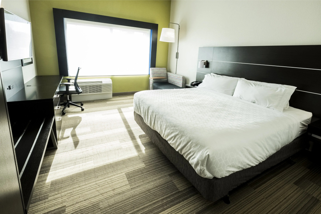 Holiday Inn Express & Suites - Commerce by IHG