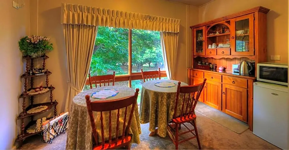 Hillview Oak B&B