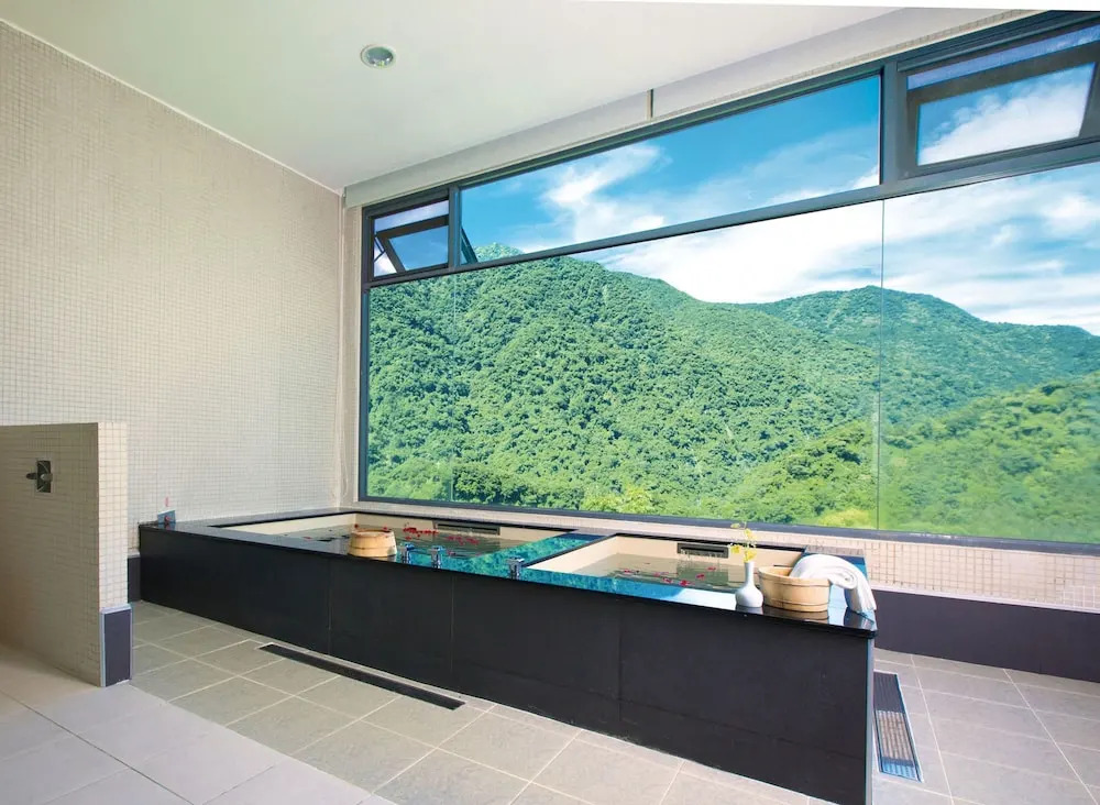 Four Season Beauty Hotel