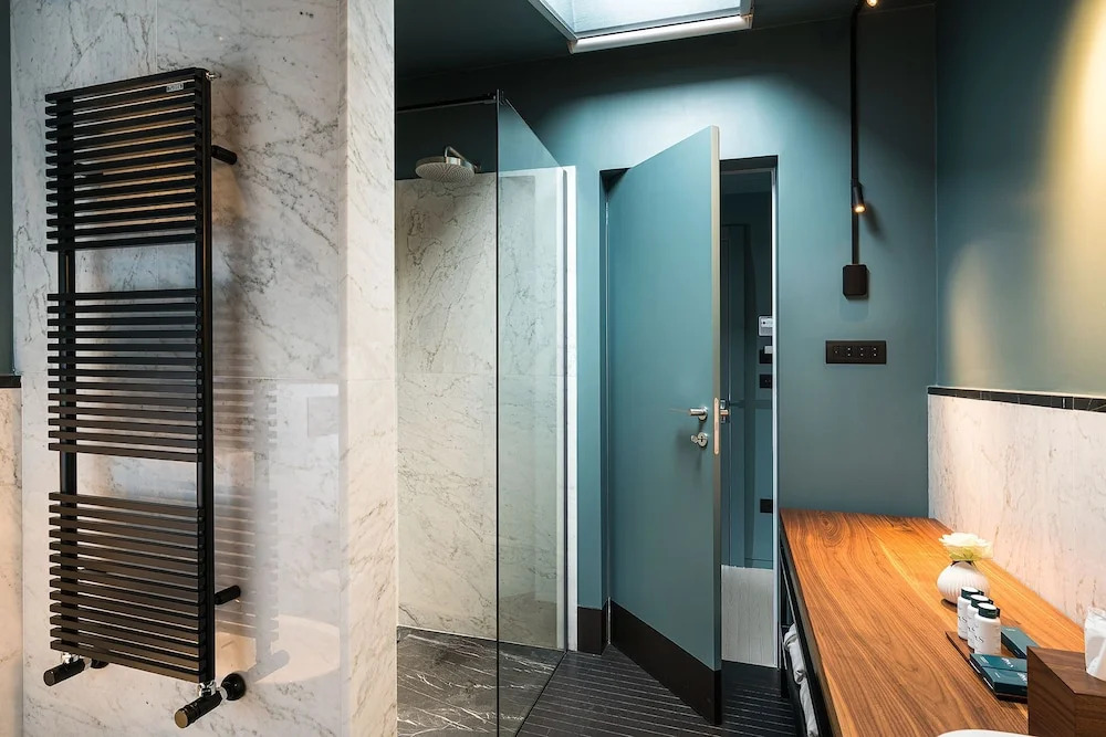 Byssus Suites