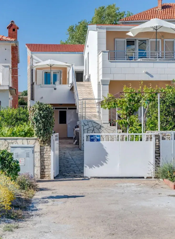 Seafront apt With Balcony, sea View and Mooring