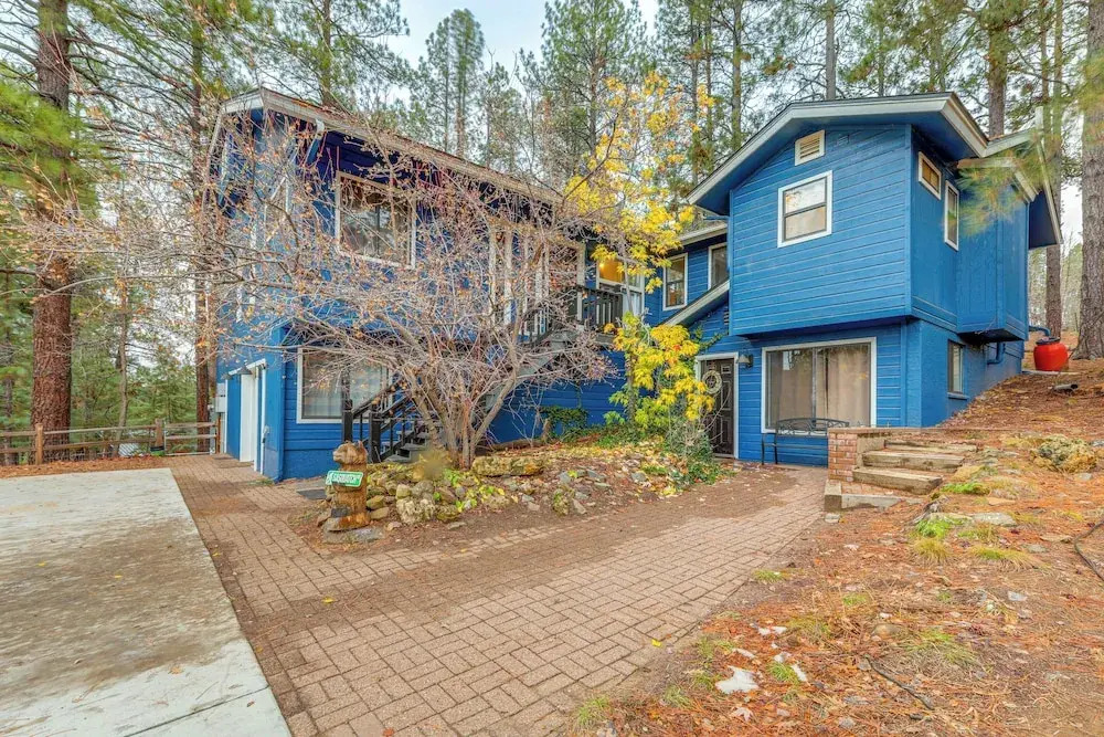 Mtn-view Cabin w/ Game Room & Deck in Flagstaff