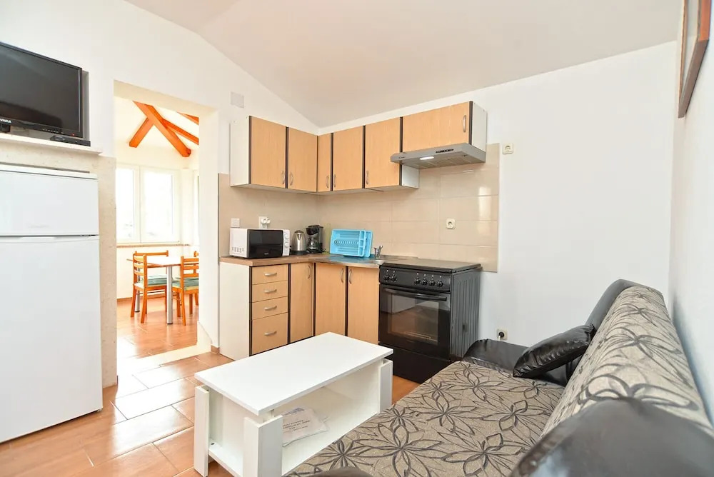 Apartment 1985