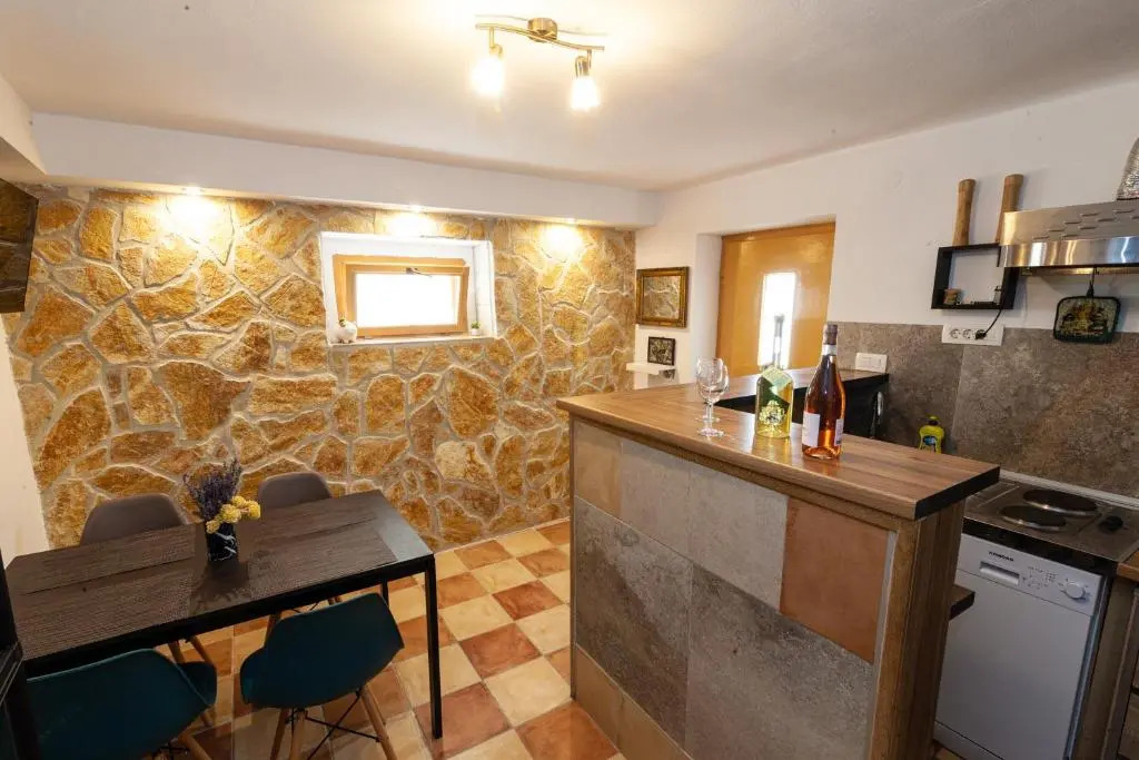 Andriana House