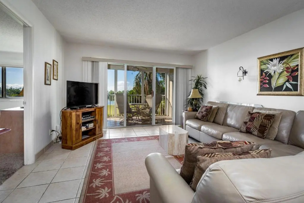 Sand Caper 103, Sleeps 4, Gulf Front, 2 Bedrooms, Elevator, Heated Pool