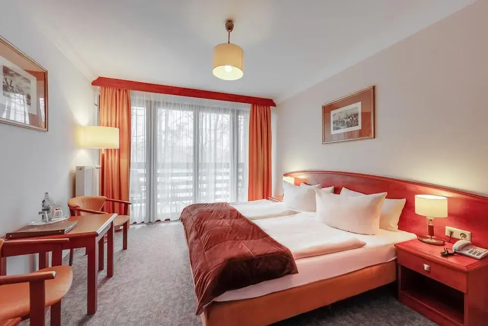 Hotel Garni Jagdschloss Waldsee mit Frühstücksbuffet & Schlossküche für Selbstversorger