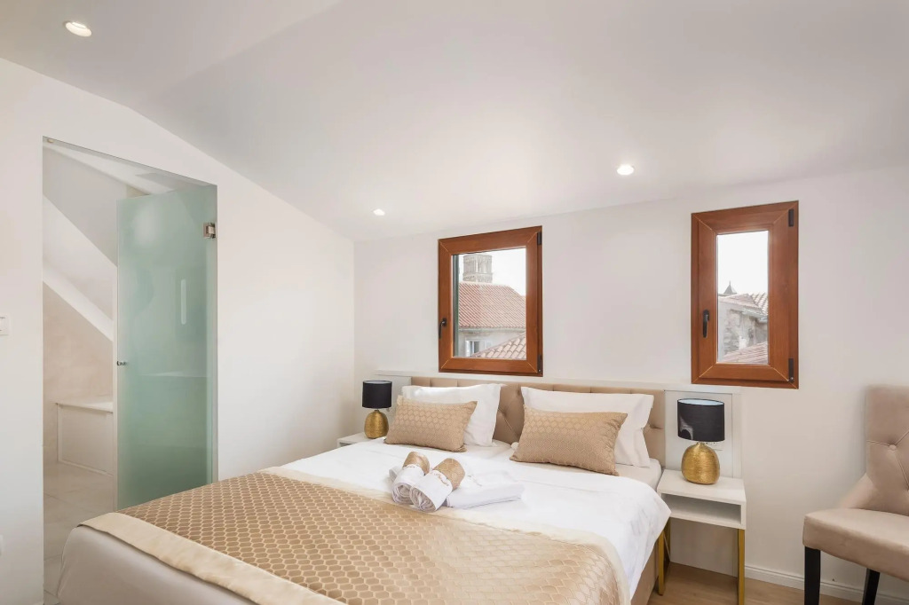 Le Premier Luxury Rooms
