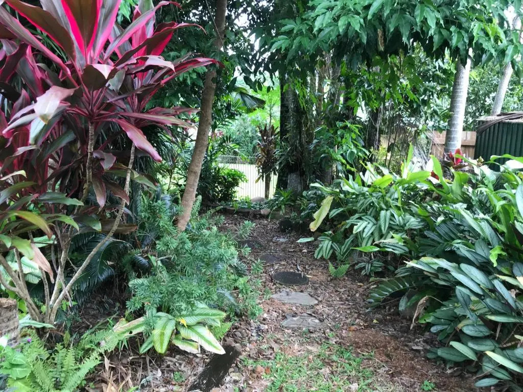 Royal Palm Cottage, Entire two bedroom 2 bathroom house with Pool