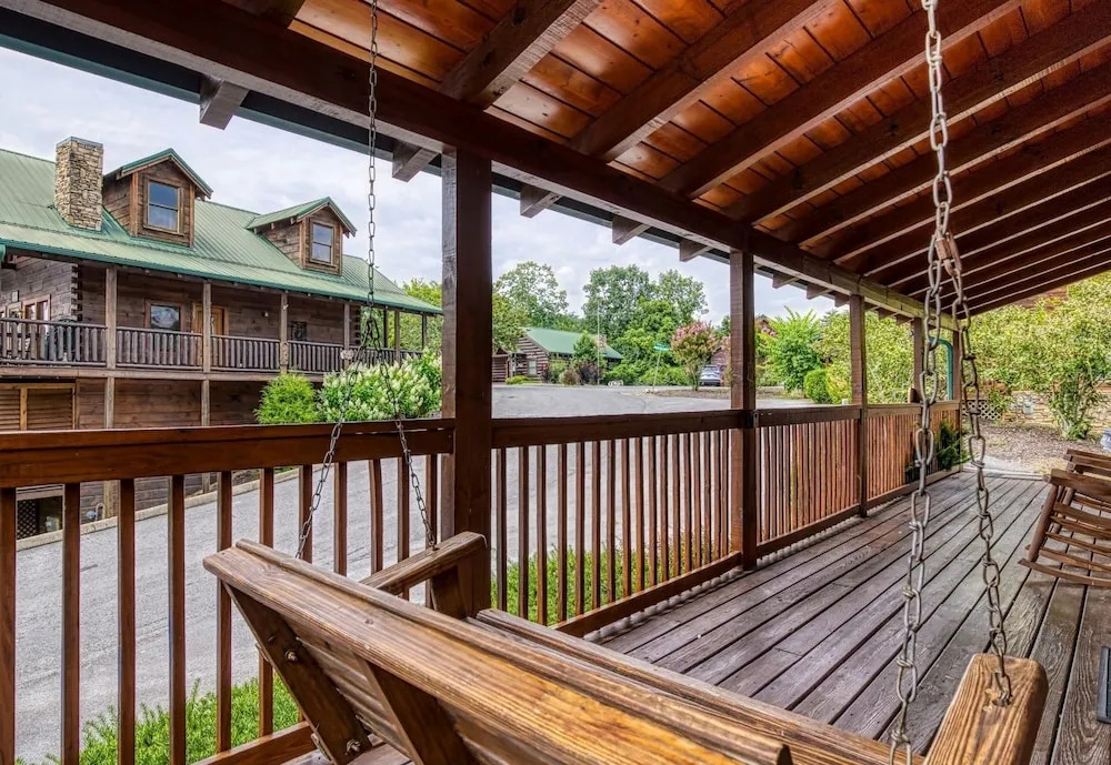 Ern813 - Heavenly View- Great Location! Close To All The Action! 6 Bedroom Cabin by RedAwning