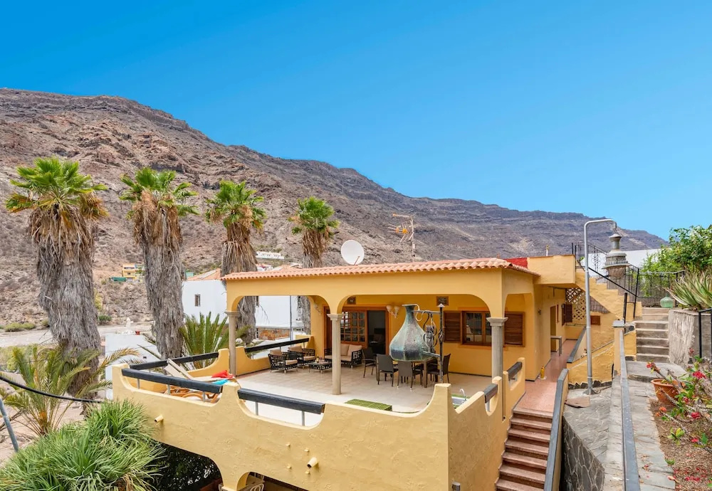 Casa de vacaciones con piscina compartida en Mogán IV