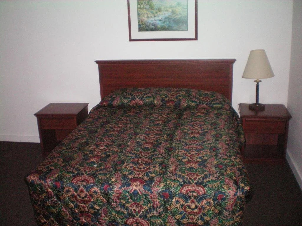 Chalet Motel - Affordable Stay in Central Bend