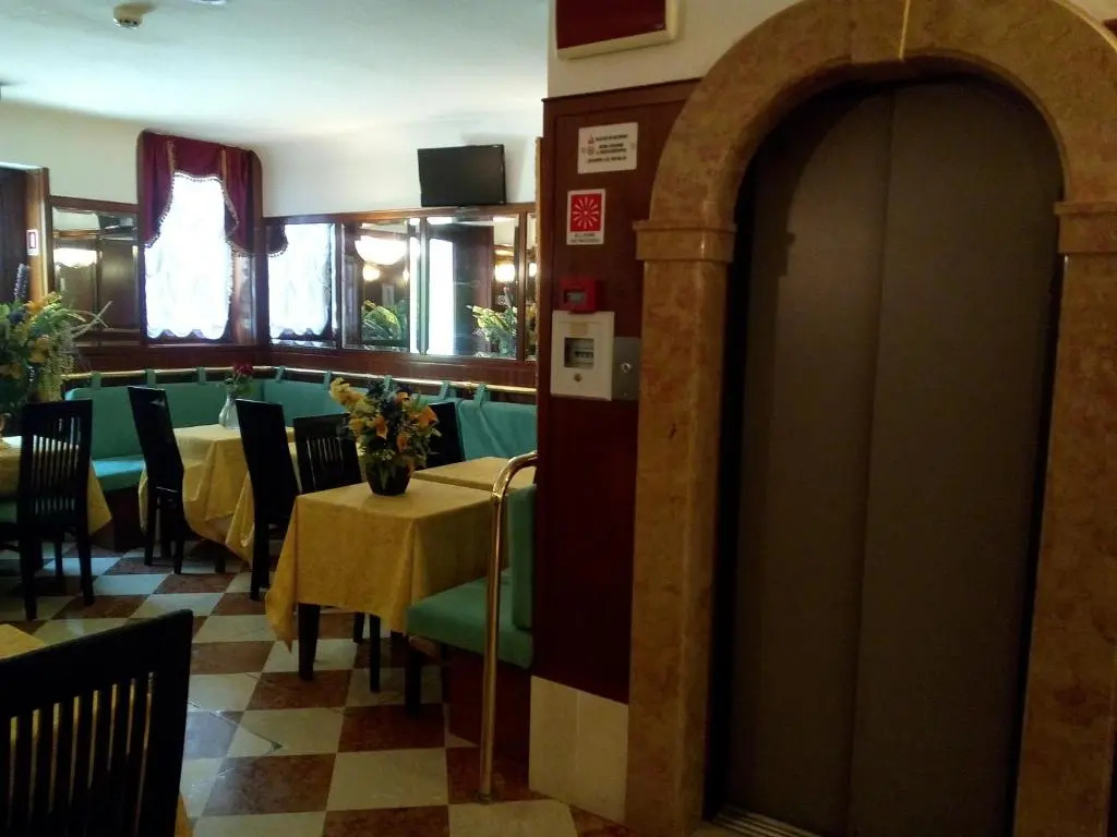 Hotel Diana