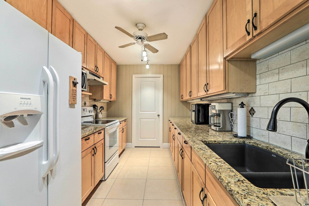 4 Mi to Dtwn: Home w/ Pool & BBQ in Bradenton