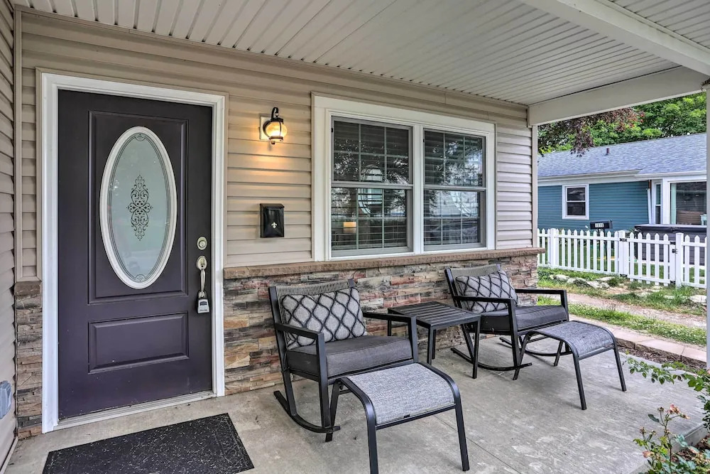 Port Clinton Home With Lake Views!