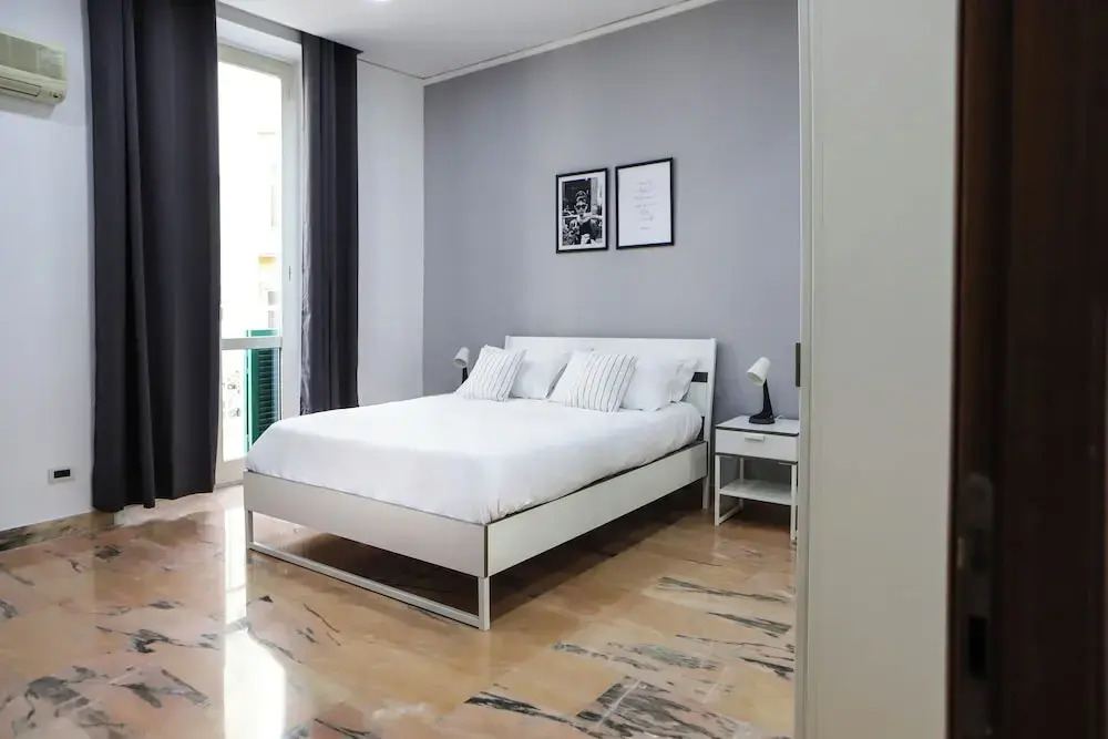 Modern Apartment at Piazza del Gesu'
