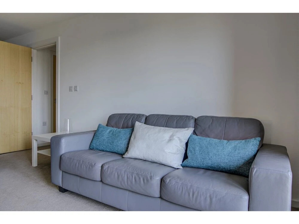 Large, Spacious and Modern apt for 4 in Manchester