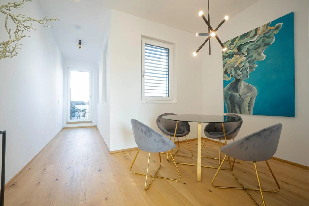 2-story penthouse with designer renovation for 2 people. A 15-minute walk to the city center