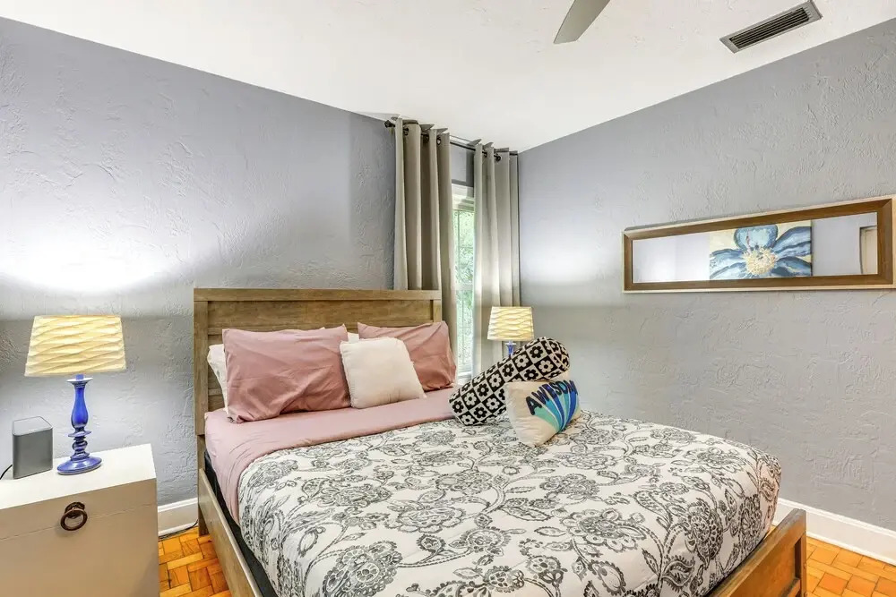 Cozy Gainesville Home ~ 1 Mi to University!