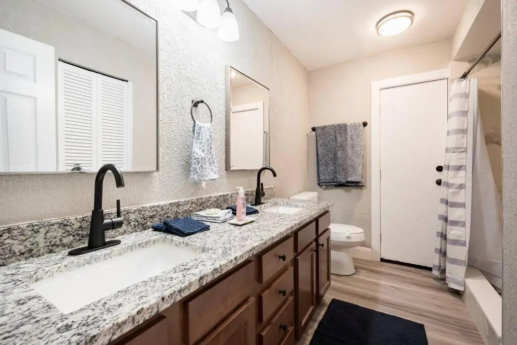 Elegant Heated Pool Home 12 minutes to the beaches of Anna Maria Island and IMG Academy