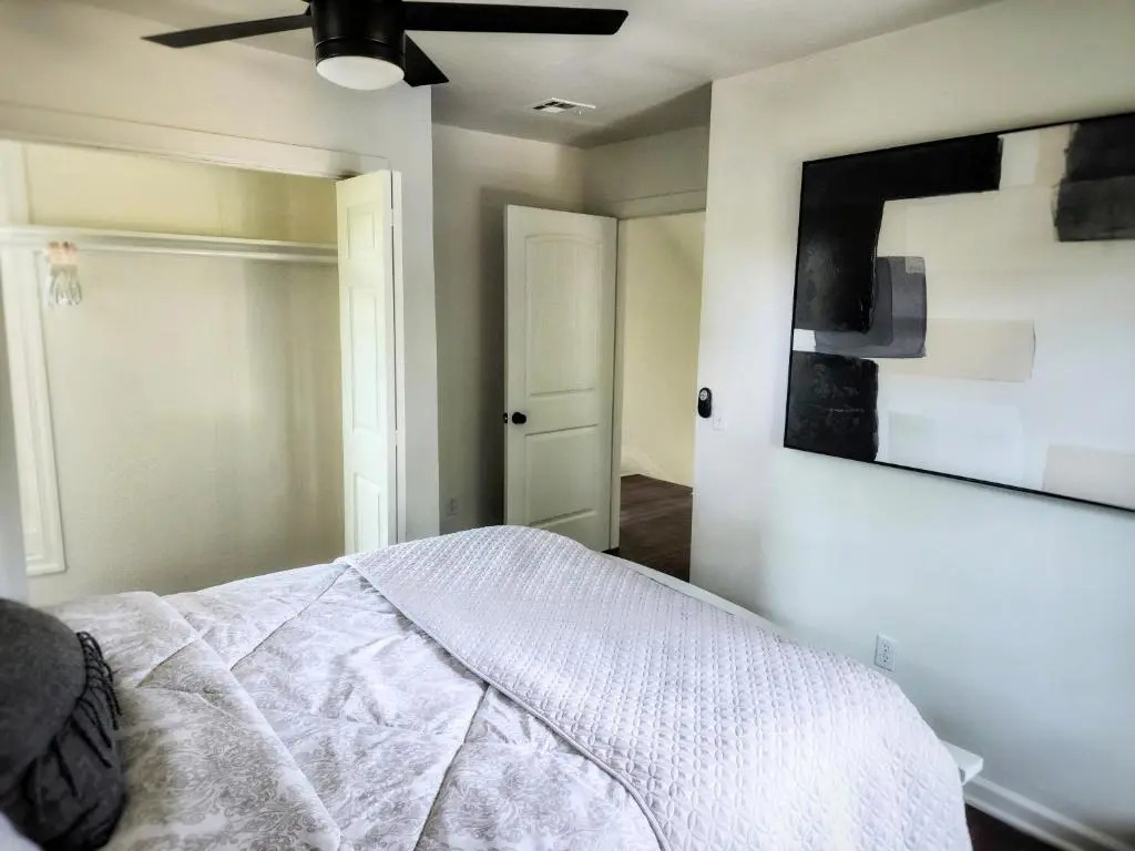 Historic Villa + 1min from Plaza District + Hot Tub + Pool Table + Friendly
